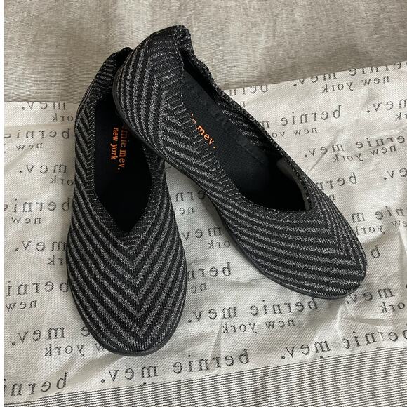 Bernie Mev Woven V‑Vamp Flat Women 8/38 Black Silver Stretchy Clean Girl NWOB - Picture 3 of 5